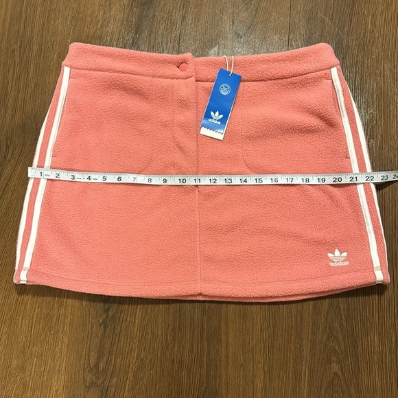 Adidas fleece skirt in hazy rose. NWT. Size US Large - Picture 4 of 7